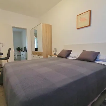 Διαμέρισμα Moderne Dunja In Πούλα
